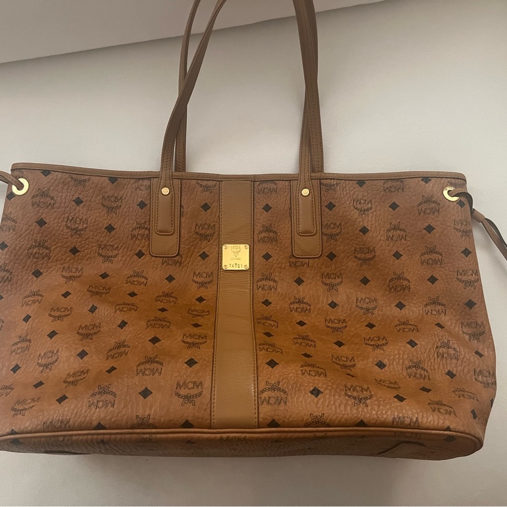AUTHENTIC MCM LARGE TOTE HANDBAG⭐️